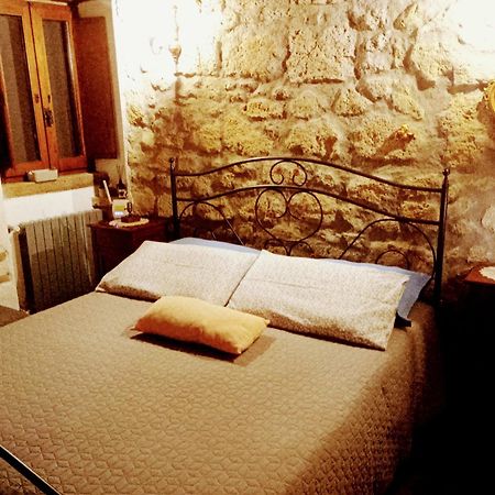 Ferienwohnung La Chascona Di Farnese Casa Di Tufo Nel Borgo Exterior foto