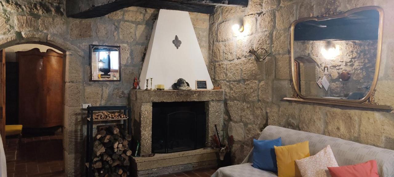 Ferienwohnung La Chascona Di Farnese Casa Di Tufo Nel Borgo Exterior foto