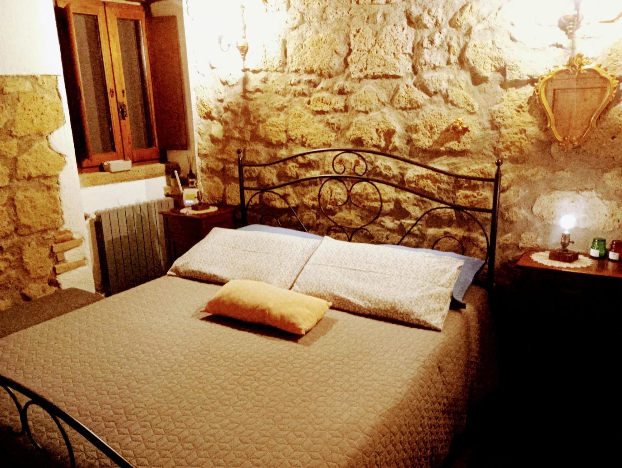Ferienwohnung La Chascona Di Farnese Casa Di Tufo Nel Borgo Exterior foto